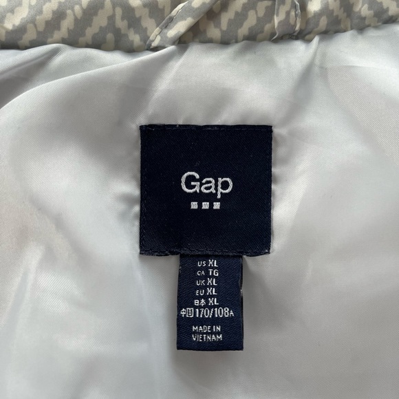 GAP Gray Puffer Vest Size XL - Picture 3 of 3